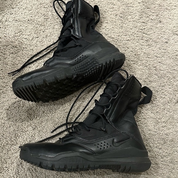 Nike Combat Boots - Picture 4 of 6